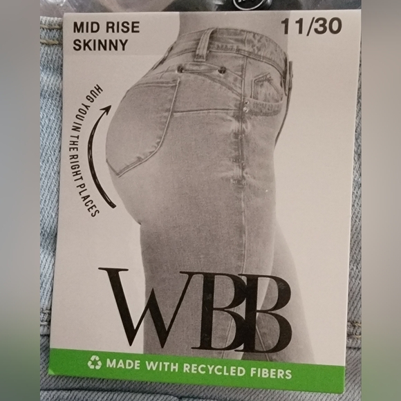 YMI's Junior Women's Mid-Rise 3-Button Wannabettabutt Skinny Jeans - Picture 5 of 7